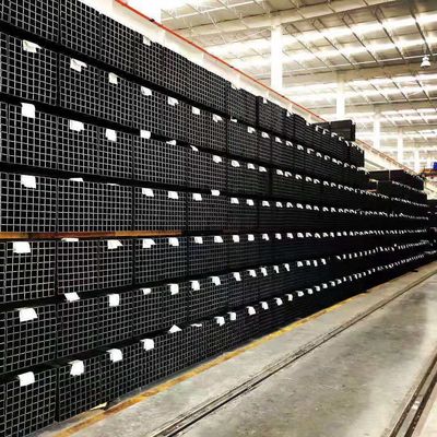 Tubes en acier au carbone carrés 65x65 10 x 10 avec trous 80 x 80 certifiés par ISO9001