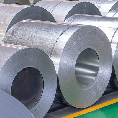 En acier au carbone moyen, bobines de tôle sans soudure de largeur de 50 à 1550 mm et tolérance de ± 1%